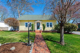 13 Parker St, West Warwick, RI 02893