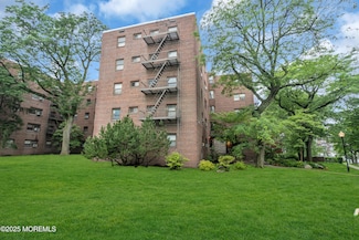 500 Linwood Dr Unit 5H, Fort Lee, NJ 07024