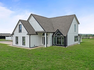150 Huntclub Dr, Jarrell, TX 76537