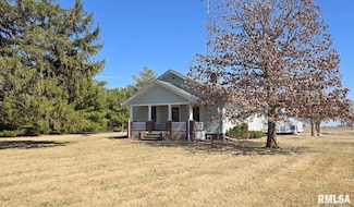 10570 Waverly Rd, Waverly, IL 62692
