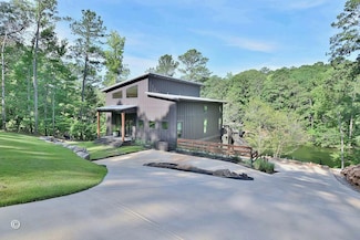 299 Coldiviees Rd, Hamilton, GA 31811