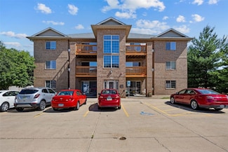 620 Colton Cir NE Unit B11, Cedar Rapids, IA 52402