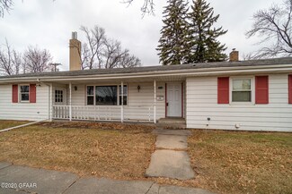 2819 6th Ave N, Grand Forks, ND 58203