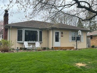458 Fairfield Ave NW, Grand Rapids, MI 49504