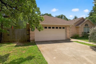 420 Meadowcrest Dr, Azle, TX 76020