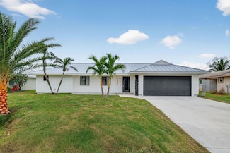 617 SE Whitmore Dr, Port Saint Lucie, FL 34984