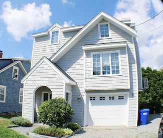 12 Middlefield St, Groton, CT 06340