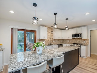2415 Edgerton St, Saint Paul, MN 55117
