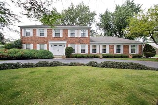1516 E Course Dr Unit E, Riverwoods, IL 60015