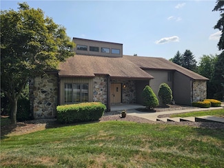 6284 Venture Ct, Slatington, PA 18080