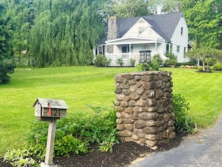 121 Lewis Rd, Trumbull, CT 06611