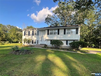 25 Hilldale Rd, Pine Brook, NJ 07058
