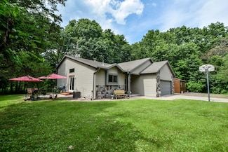 N3225 Hooker Rd, Poynette, WI 53955