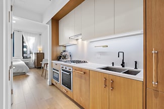 22-18 Jackson Ave Unit 704, New York City, NY 11101