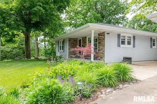 1701 Woodland Knolls Rd, Metamora, IL 61548