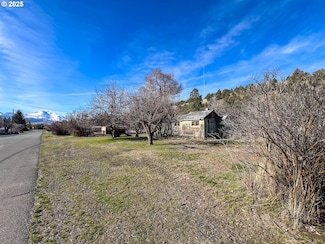 182 NW Cozart Ave, Prairie City, OR 97869