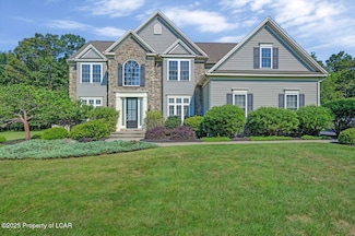 1012 Woodberry Dr, Mountain Top, PA 18707