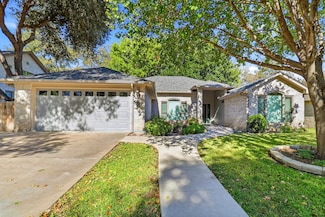 324 Meadowlakes Dr, Meadowlakes, TX 78654