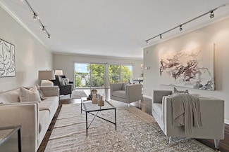 3200 W Bde Maka Ska Pkwy Unit 203, Minneapolis, MN 55416