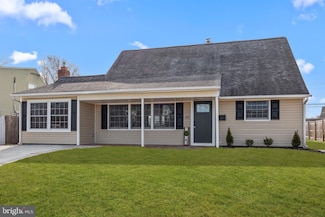 15 Kentucky Ln, Levittown, PA 19055