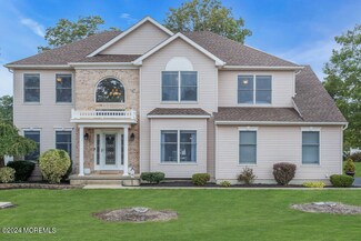 61 Serpentine Dr, Bayville, NJ 08721