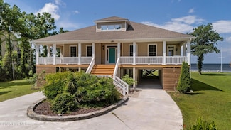 522 Sandy Point Dr, Beaufort, NC 28516