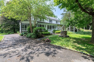 69 Whippoorwill Rd, Armonk, NY 10504
