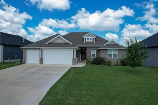 677 N Fox Hill Cir, Nixa, MO 65714