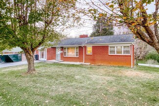 905 Forest Hill Dr, Pulaski, VA 24301