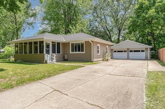 1020 Wyllys St, Midland, MI 48642