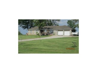 28103 S Sycamore Grove Rd, Garden City, MO 64747