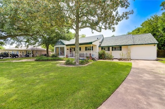 214 South St, Baytown, TX 77520