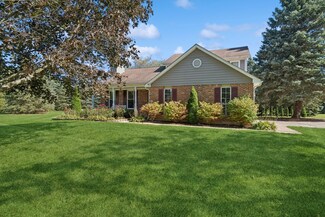 9812 N Hunters Ln, Spring Grove, IL 60081