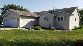 18 Park Ln, New Ulm, MN 56073