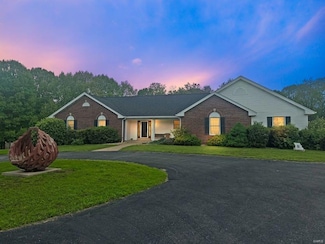 2 Carrico Oaks Ct, Florissant, MO 63034