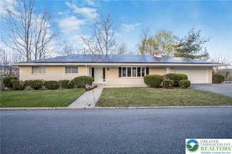 7243 Kingstead Dr, Slatington, PA 18080