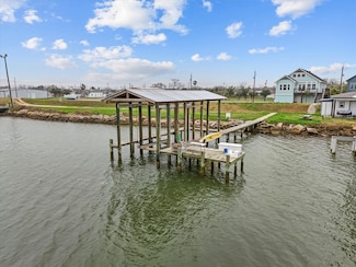 822 W 2nd St, Freeport, TX 77541