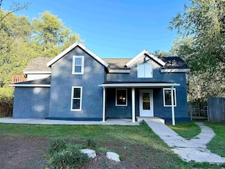 1427 Evans St, Hot Springs, SD 57747