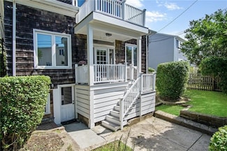 11 Crescent Rd Unit 1, Middletown, RI 02842
