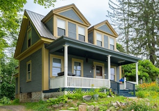 67 School St, Tilton, NH 03276