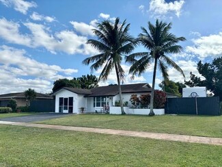 948 Hibiscus Dr, Royal Palm Beach, FL 33411