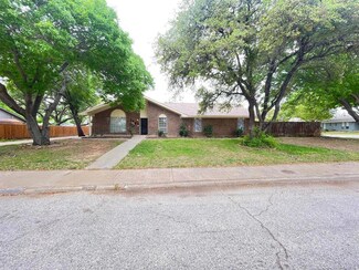 1627 Valleycrest Ln, Carrollton, TX 75006