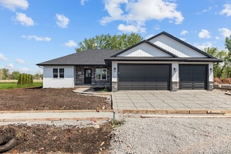 422 Pauls Place, Oshkosh, WI 54904