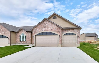 121 Canyon Creek Cir, Moscow Mills, MO 63362