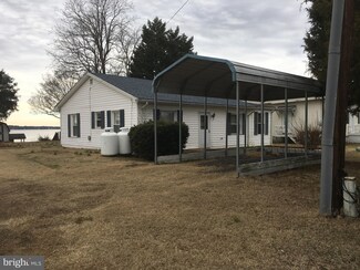 24229 River Dr, Chaptico, MD 20621