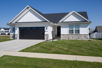 710 Cates Dr, Mahomet, IL 61853