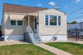 4237 Ruby St, Schiller Park, IL 60176