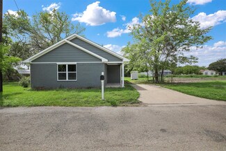 317 Jones St, Bonham, TX 75418