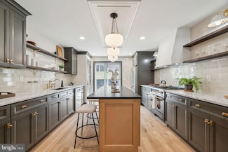 826 Tasker St, Philadelphia, PA 19148
