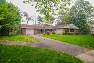 5 Millstream Ln, Stony Brook, NY 11790